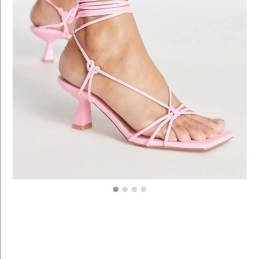 Pink Heels Simmi London Ankle Tie.  Small scrub on last photo.  Great Condition‍